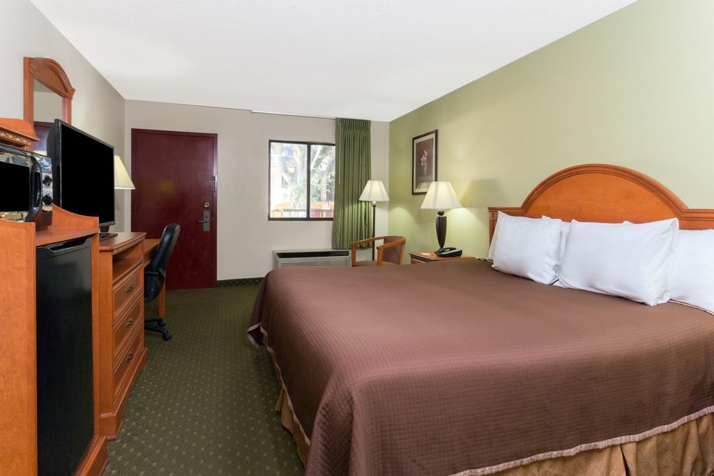 Howard Johnson By Wyndham Tallahassee Eksteriør bilde